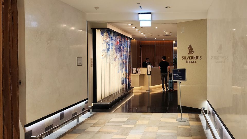 The lounge entrance features SIA’s signature batik motif.