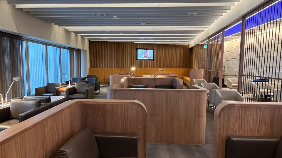 Pod seating provides a somewhat private option ideal for informal meetings.