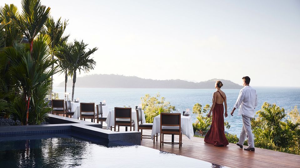 In the evenings, 'Pebble Beach' is transformed into qualia’s signature fine dining restaurant.