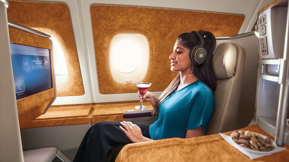 Възползвайте се максимално от това бързо пътуване в бизнес класа на Emirates A380.