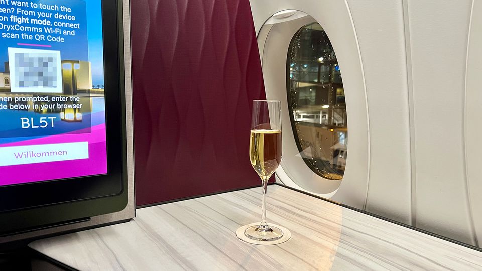 Pre-flight drink options include Champagne, sparkling water, juice and a signature lime mocktail.