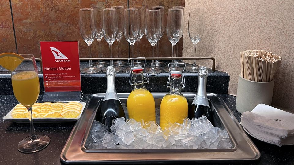 Make time for a Mimosa at the new-look Qantas Honolulu lounge.