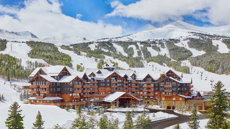 Hit the slopes in record time by basing yourself at One Ski Hill Place.