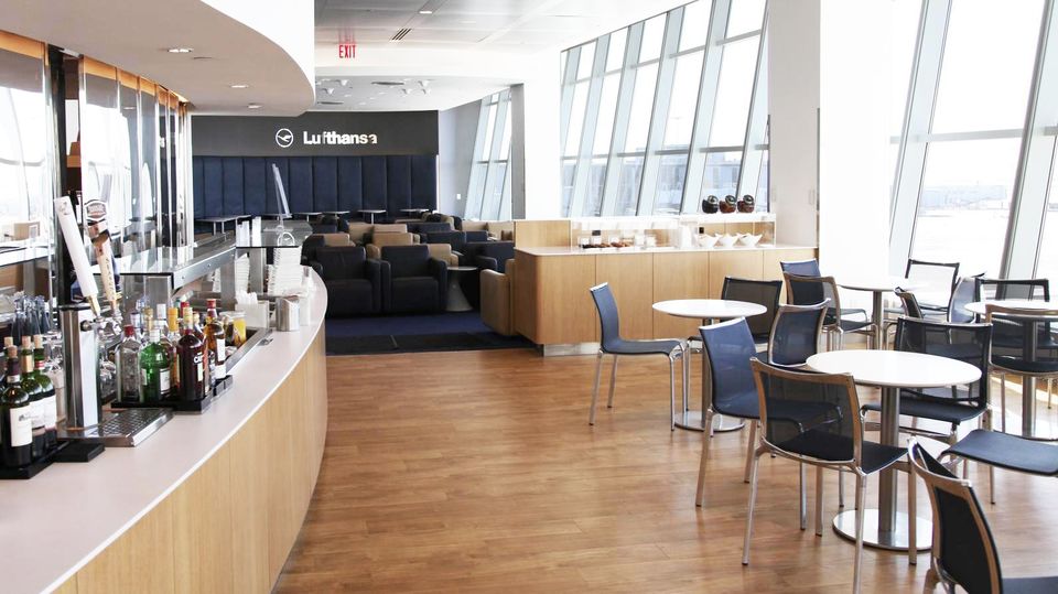 In New York, Air New Zealand shares this Lufthansa lounge.