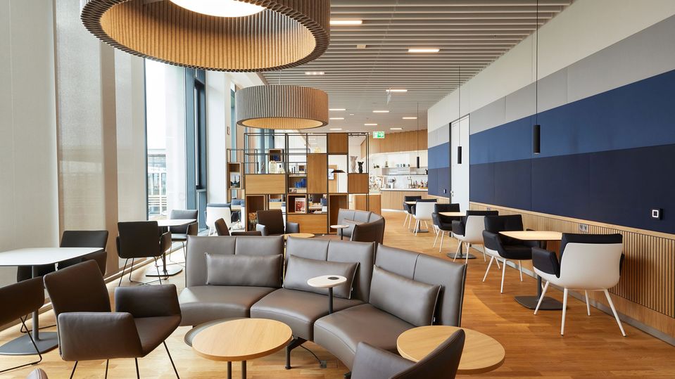The Lufthansa Berlin Business Lounge is more decidedly more inviting.