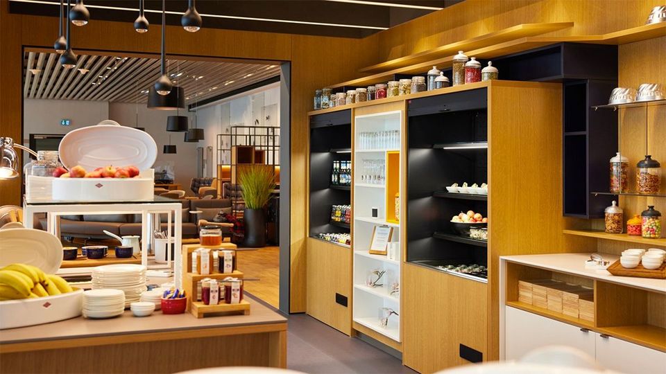 The Bistro Lounge at Frankfurt Airport, complete with healthy snacks.
