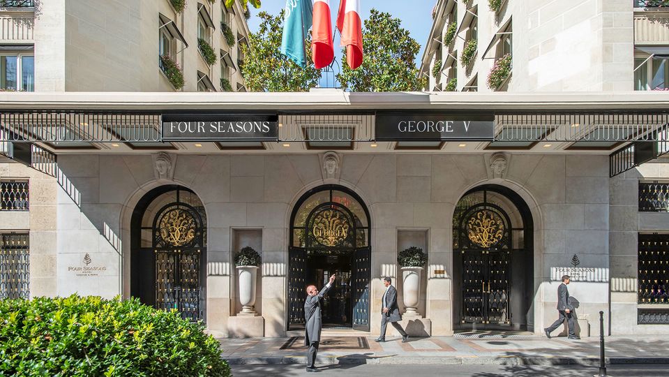 Four Seasons George V adheres to the brand's lofty standards.