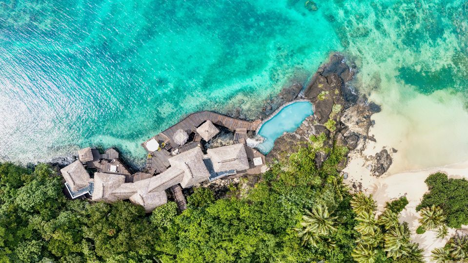 The Udu Residence boasts 220-degree views of the ocean and neighbouring islands.