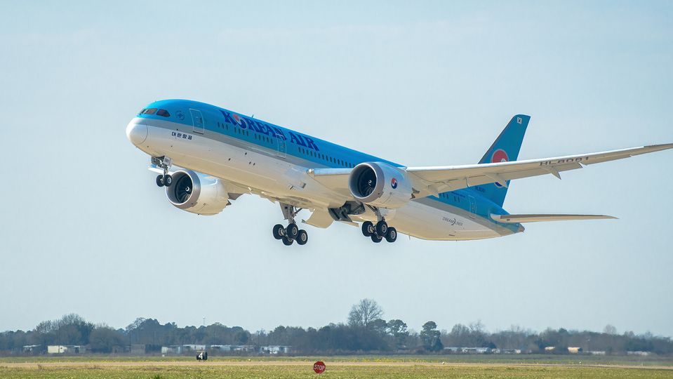Korean Air jets off daily between Sydney and Seoul on its Boeing 787 Dreamliner.