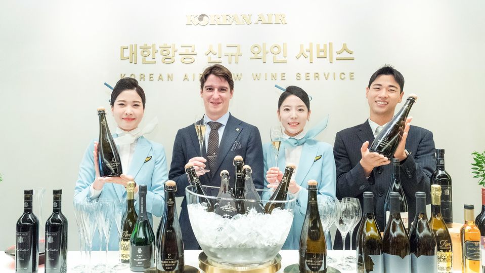 Wines are selected by leading sommeliers through blind tastings.
