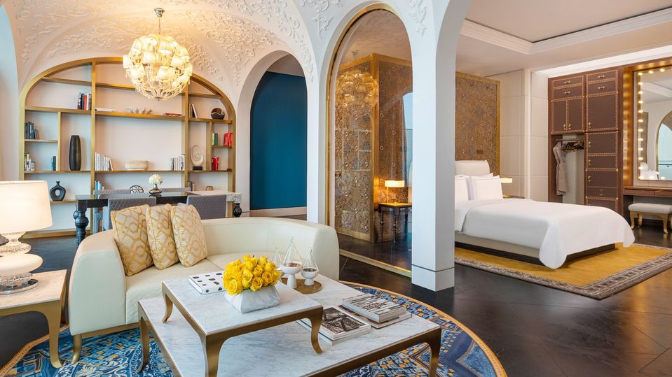 Embrace the finer side of life on Raffles Doha's Crescent Signature Suite.