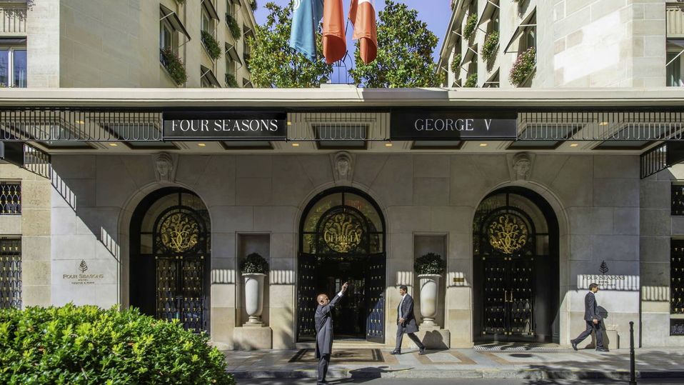 Four Seasons George V is also home to three Michelin star restaurant, Le Cinq.