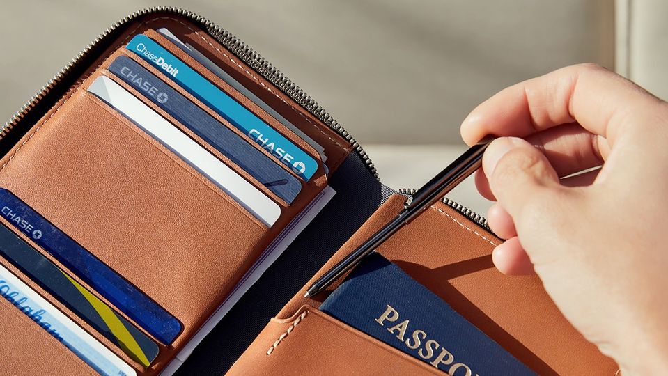 A back slip pocket lets you keep your passport and boarding pass at hand through boarding.