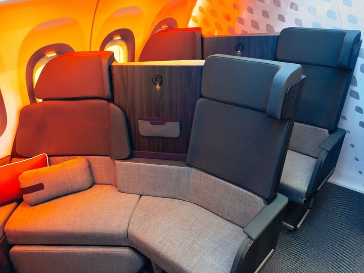 Airbus' A321LR business class 'Settee Corner' concept.