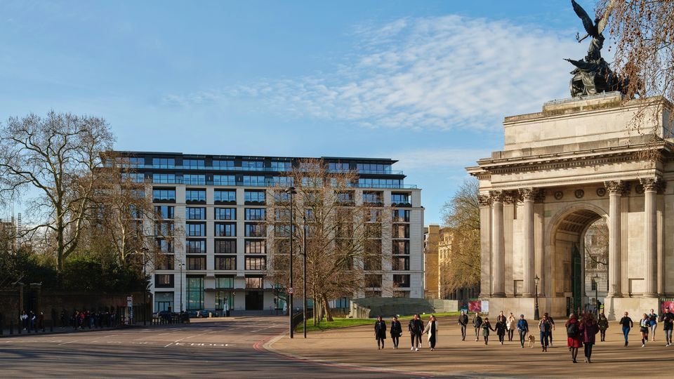 The Peninsula London looks right at home on Hyde Park Corner.
