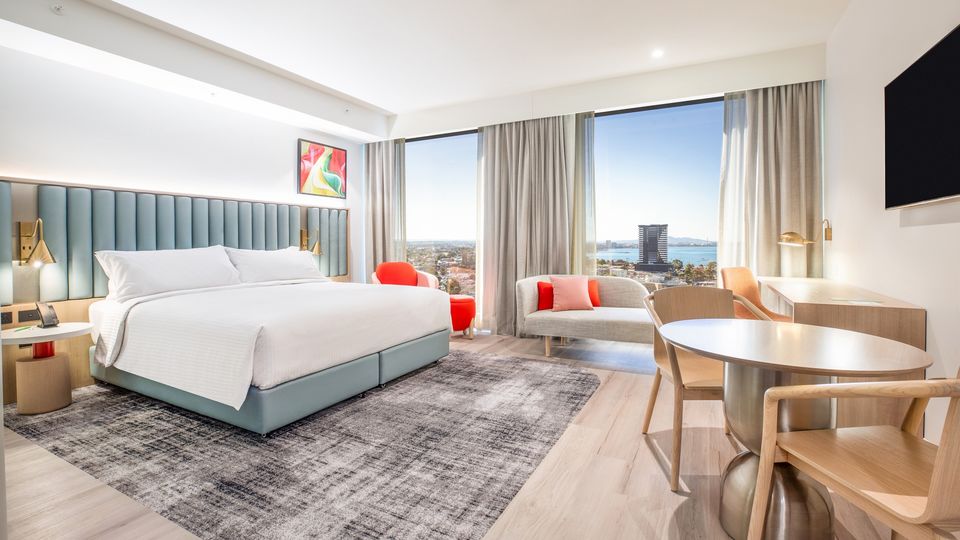 Wake up in a King Premium Bay Room at the new Holiday Inn & Suites Geelong.