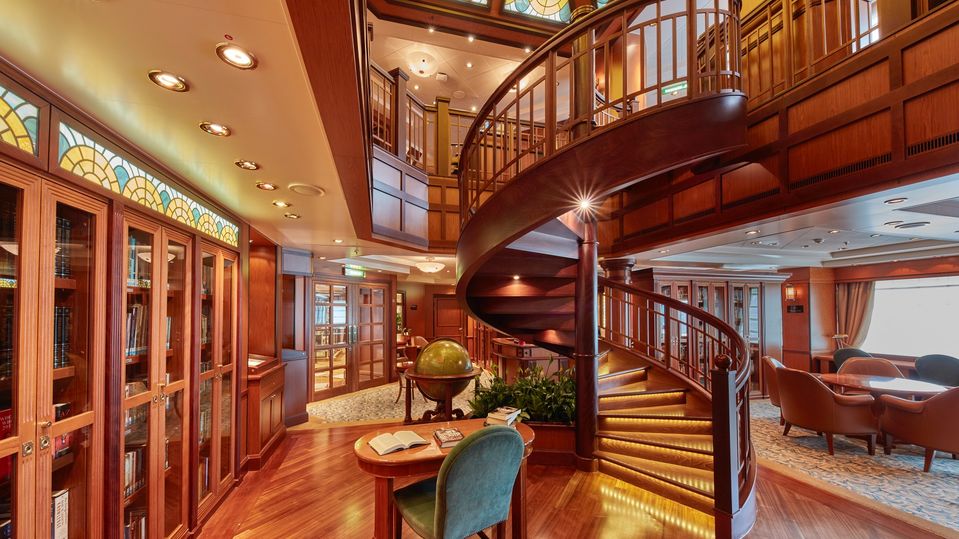 The two-storey library on board Queen Elizabeth. © Cunard