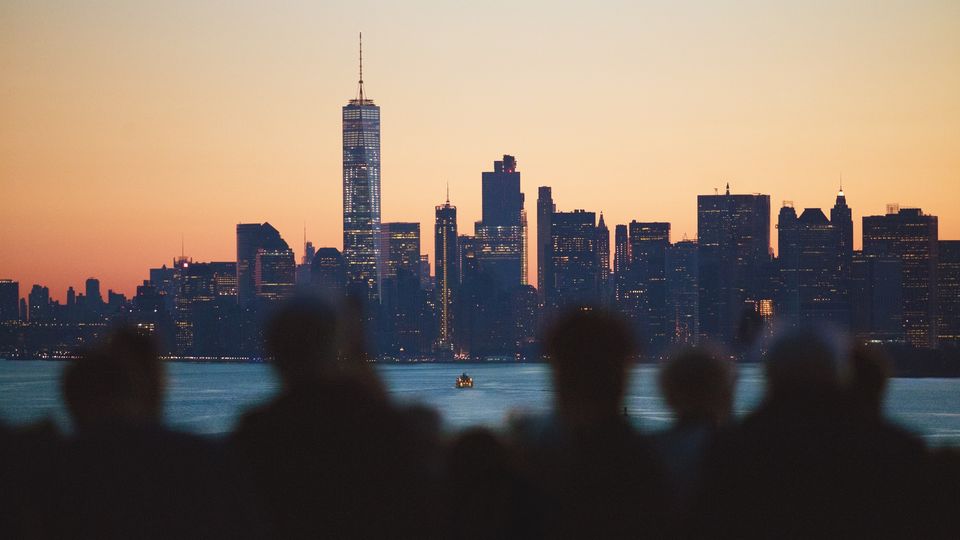 The glittering New York skyline is a popular sight on Queen Mary 2’s Transatlantic Crossings. © Cunard