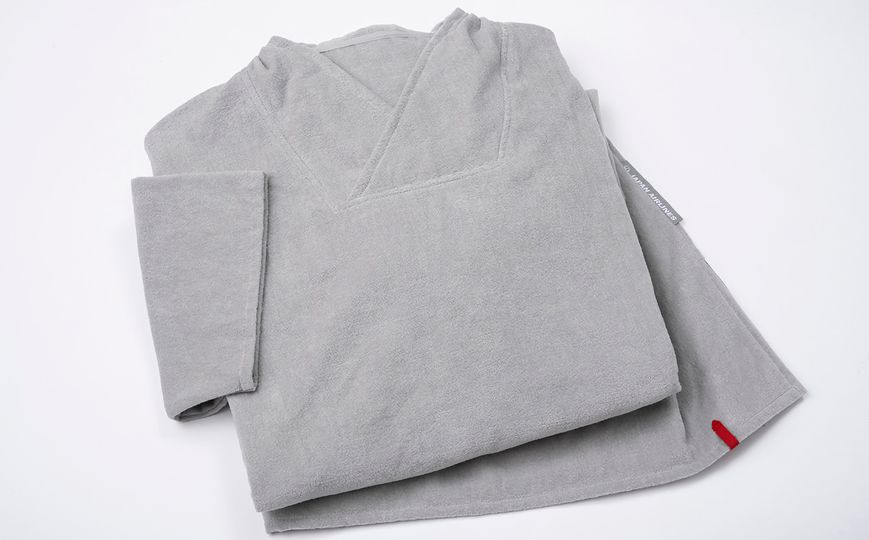 Uchino will supply this set of "inflight relaxing wear" for JAL's A350 business class passengers.