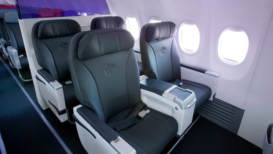 Virgin Australia's 737 business class cabin has only eight seats, in two rows of 2-2.