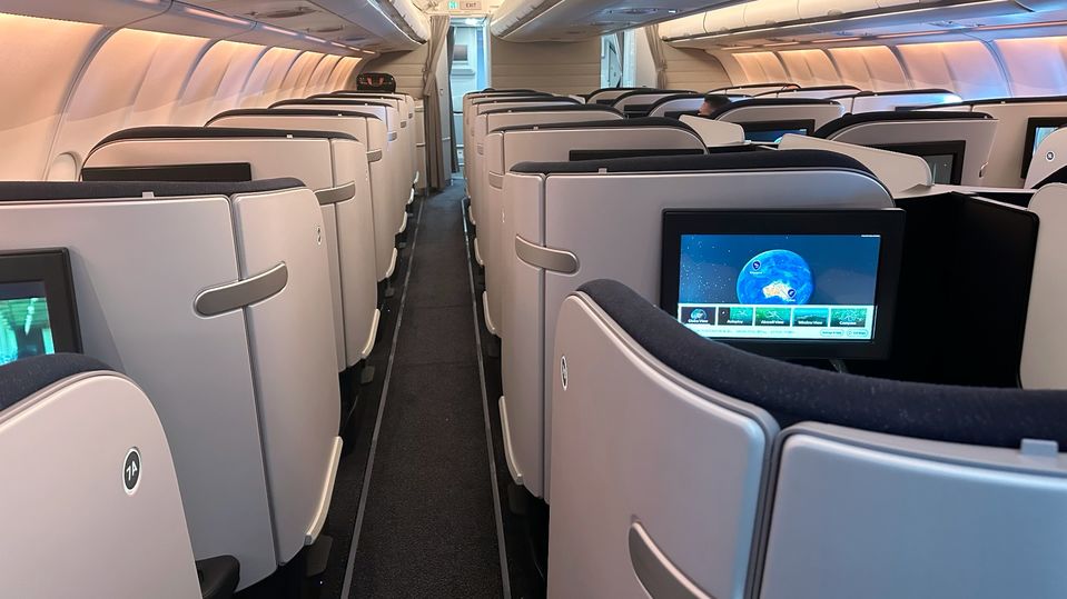 Finnair's A330 business class cabin has an incredibly high degree of privacy.