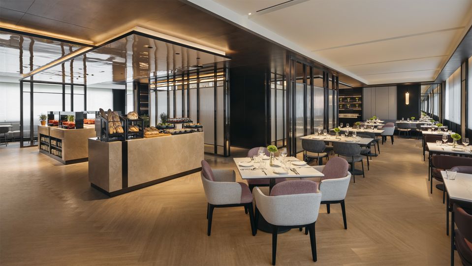The Executive Lounge at Hilton Singapore Orchard provides breakfast plus drinks and snacks throughout the day.