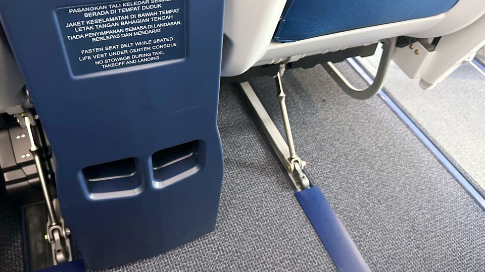 Malaysia Airlines Boeing 737 business class legroom.