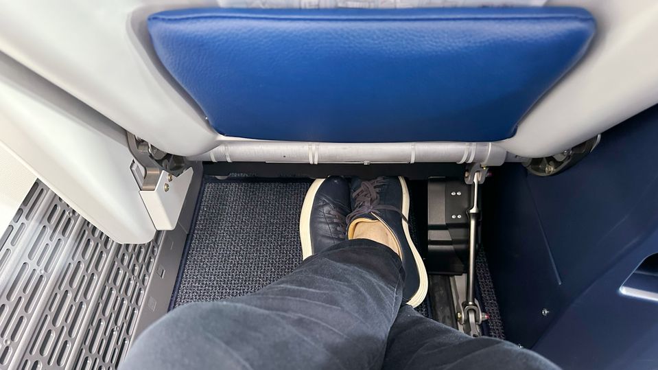 Malaysia Airlines Boeing 737 business class legroom.