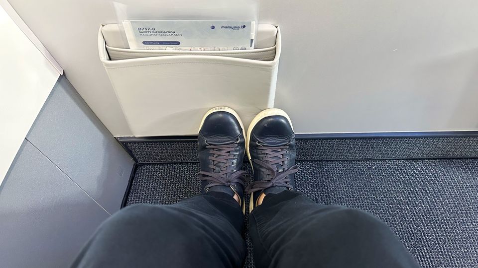 Malaysia Airlines Boeing 737 business class legroom.