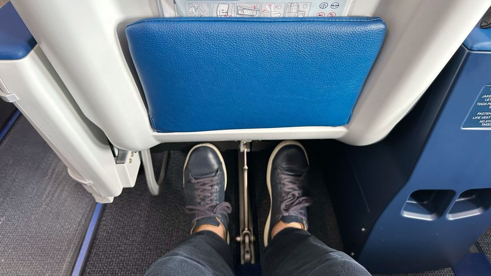 Malaysia Airlines Boeing 737 business class legroom.