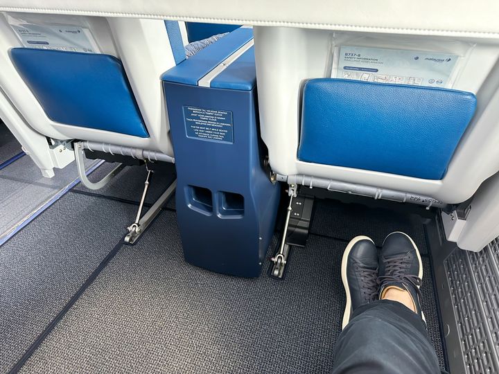 Malaysia Airlines Boeing 737 MAX economy class legroom.