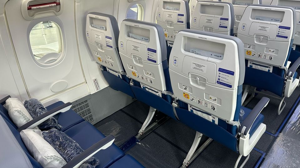 Malaysia Airlines Boeing 737 MAX economy class legroom.
