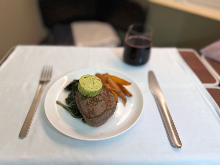 Seared beef fillet on QF127 from Sydney to Hong Kong.