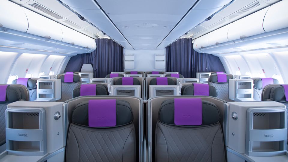 Wamos Air's Airbus A330 business class.