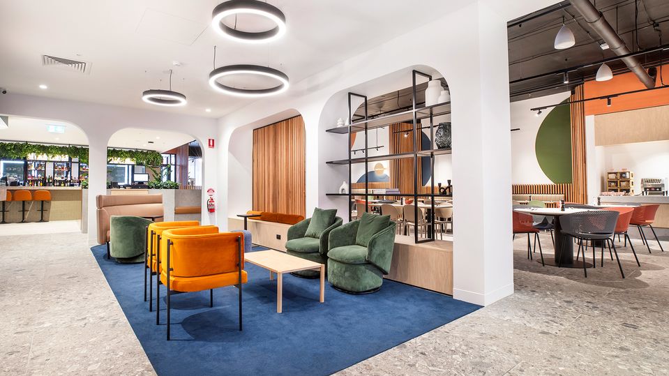 Airy spaces, warm colours and varied lighting abounds at Holiday Inn Dandenong.