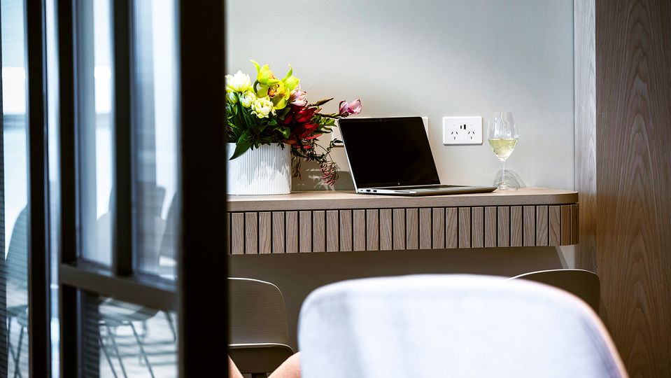 Holiday Inn & Suites Geelong has ample nooks for privacy and conversation.