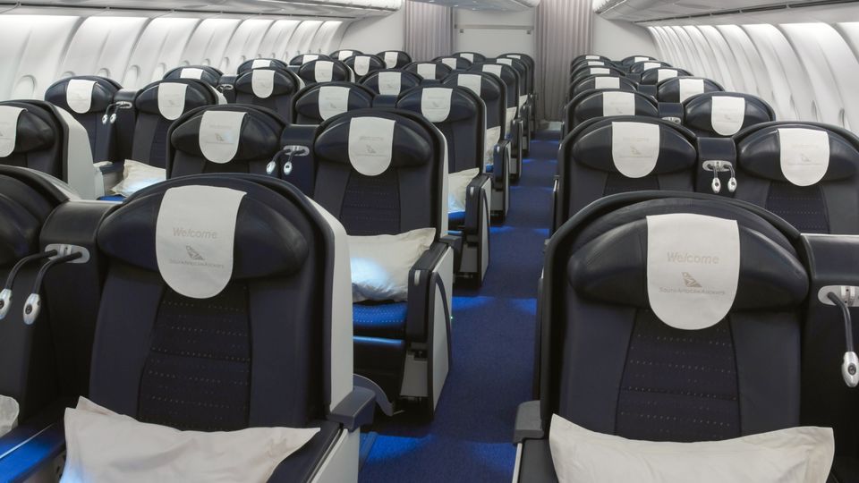Business class flatbeds in a 2-2-2 layout on board SAA's Airbus A340.