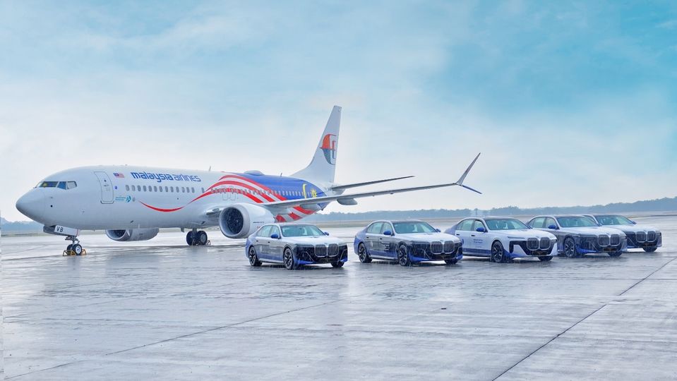 马来西亚航空全新 BMW i7 机队提供专职司机接送服务。
