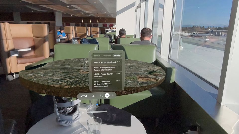 在机场休息室使用 Apple 的 Visio Pro。