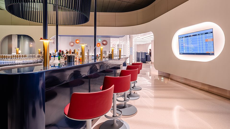 Oneworld salonunun tasarımcısı, barın ön planda ve merkezde olması gerektiğine inanıyor.