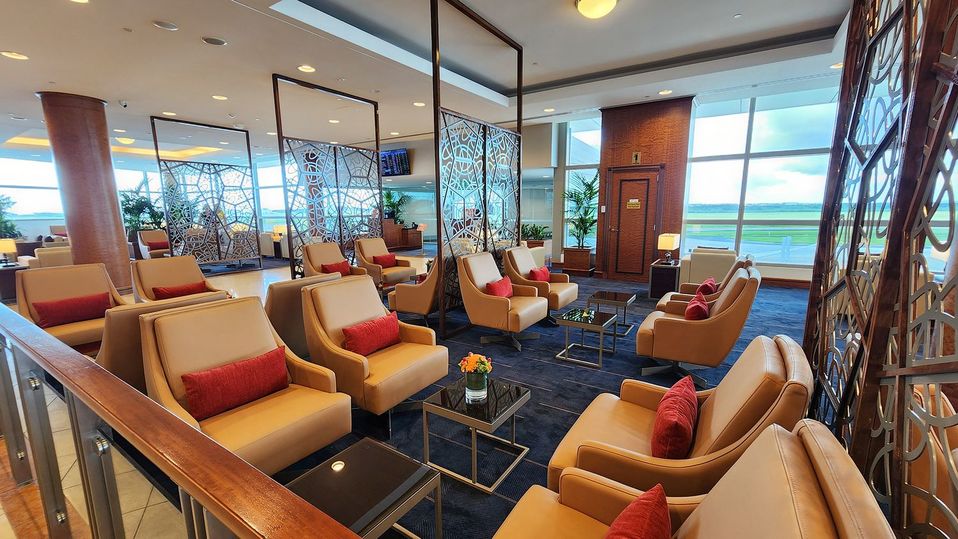 Outside of Dubai, Emirates lounges adopt a relaxed design with ample seating and first-rate buffet dining.