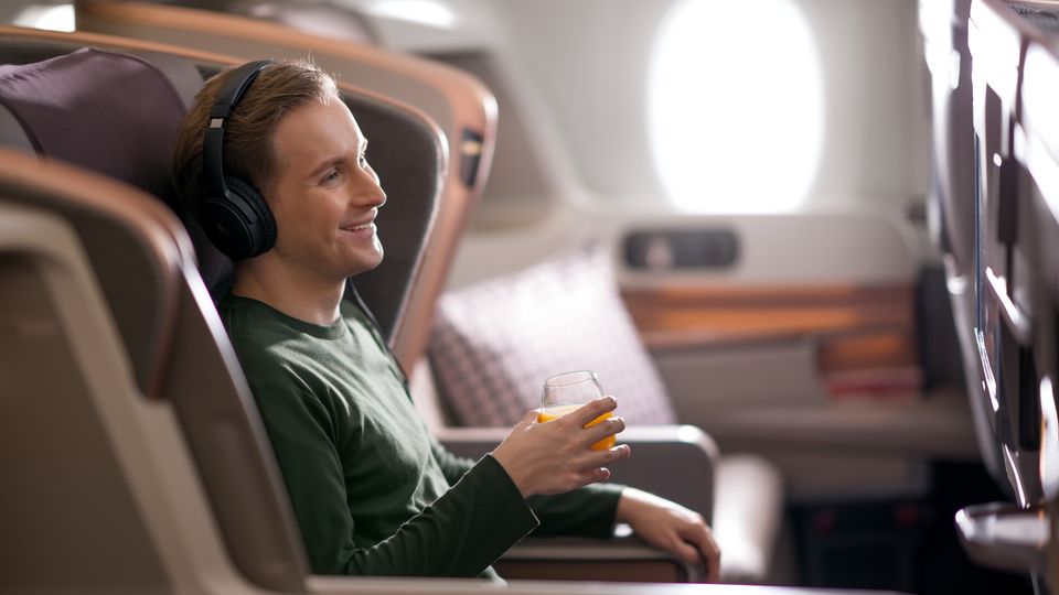 Flying Returns members can earn status flying Star Alliance partners, such as Singapore Airlines.