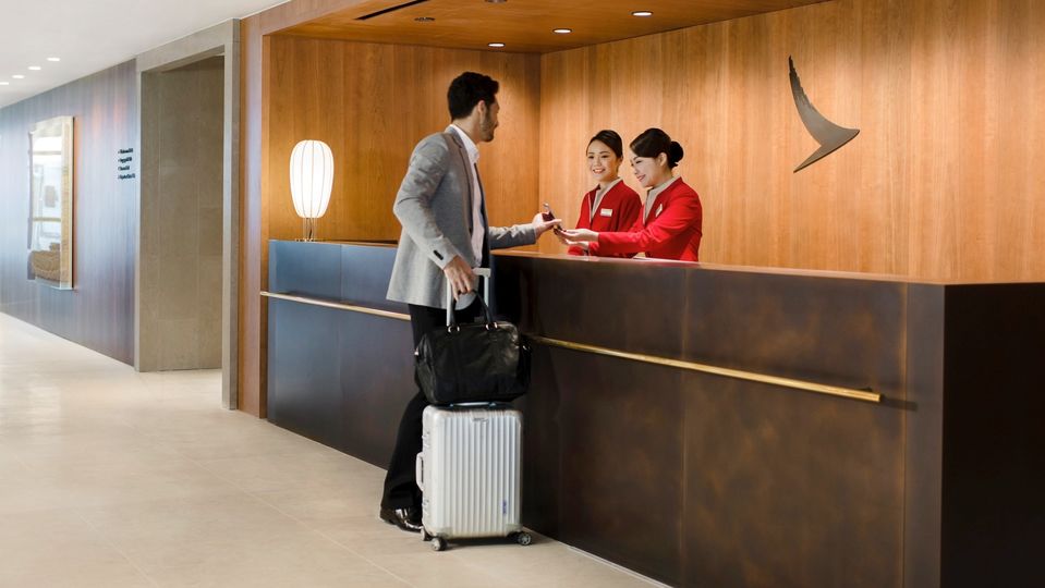 Cathay's The Pier Business lounge is to a go-to for Oneworld business class travellers and frequent flyers.