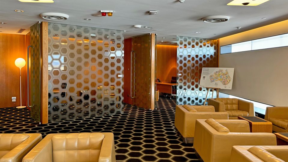 Private meeting rooms are available in most lounges.