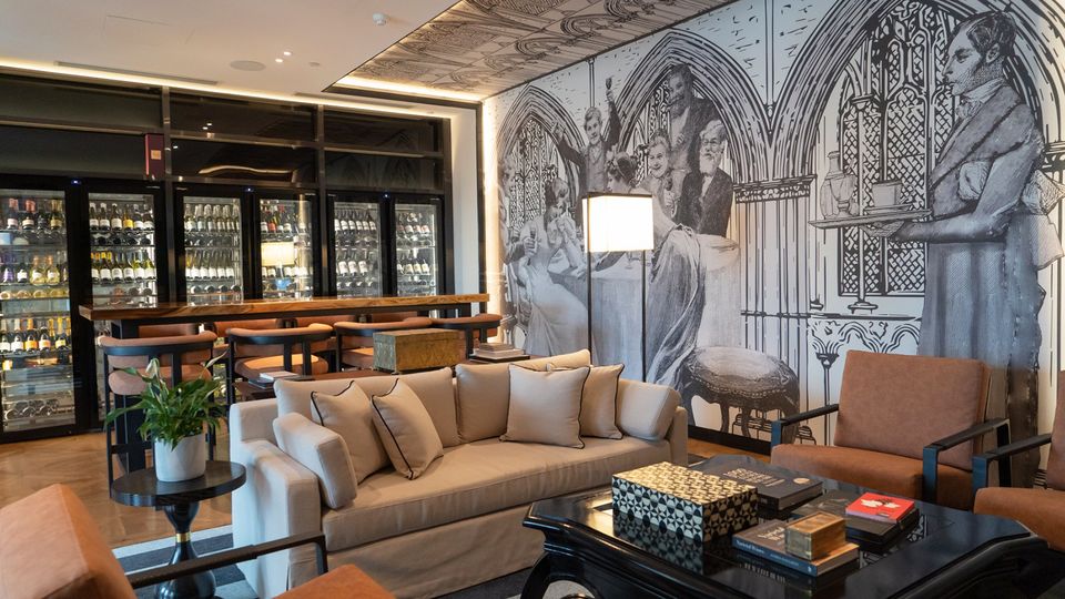 Club level guests can also relax at Club Millésime executive lounge.