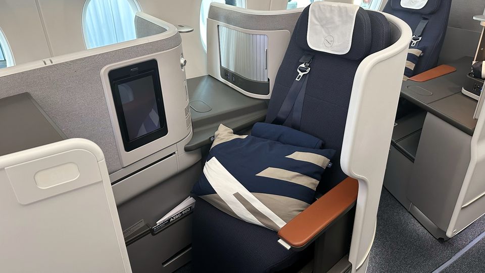 This aisle-facing window seat will eventually carry the baseline price for Lufthansa's Allegris business class, with all other seats costing more.