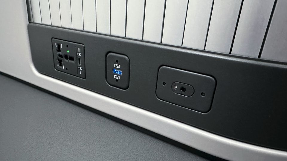 Every Lufthansa Allegris business class seat includes a bevy of charging options.