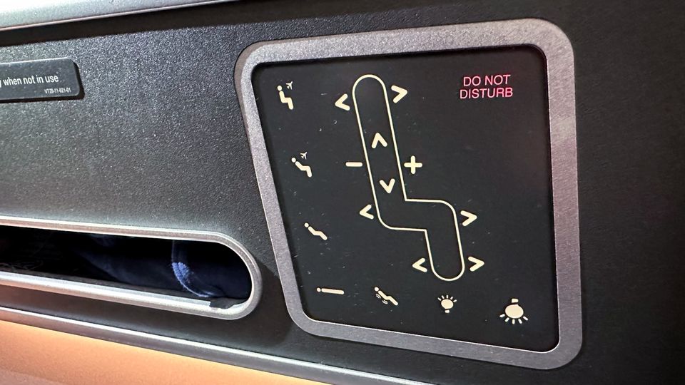 Make full use of the Do Not Disturb indicator when you're settling down to sleep.