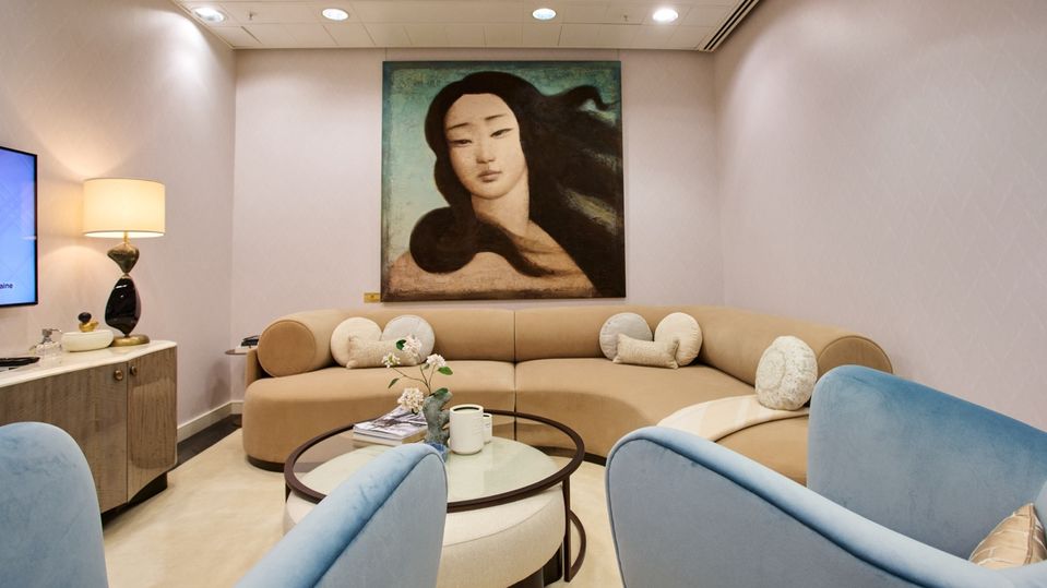 Heathrow's The Windsor private lounge pampers VIP jetsetters.