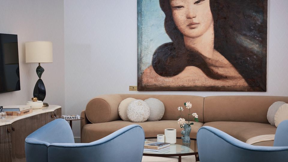 Heathrow's The Windsor private lounge pampers VIP jetsetters.